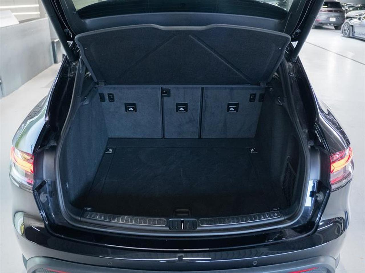 2025 Porsche Macan AWD Photo