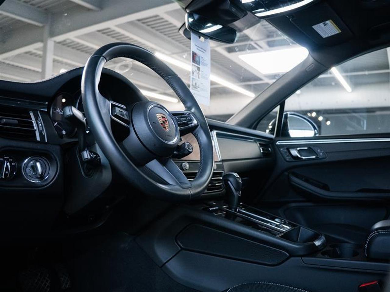 2025 Porsche Macan AWD Photo