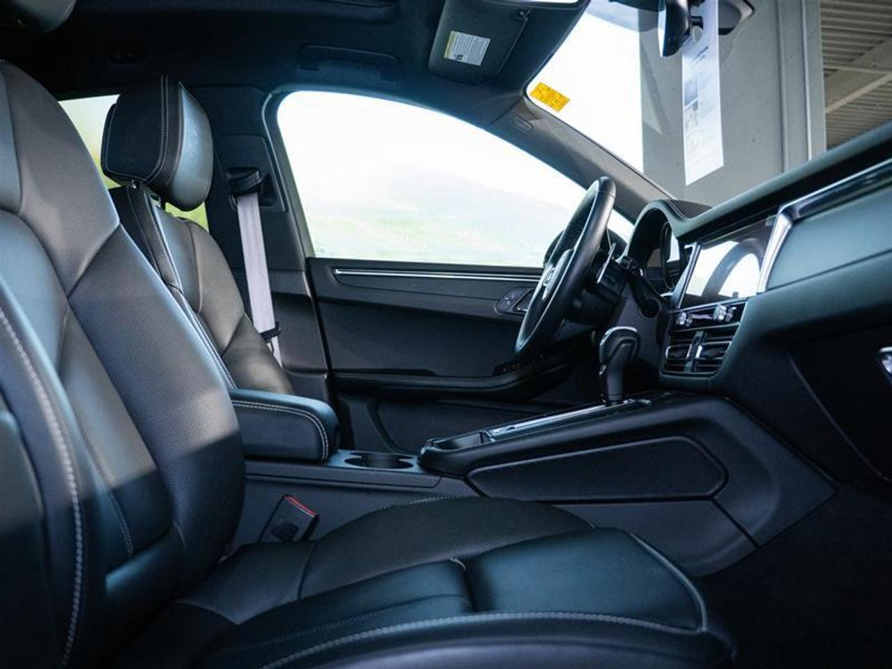 2025 Porsche Macan AWD Photo