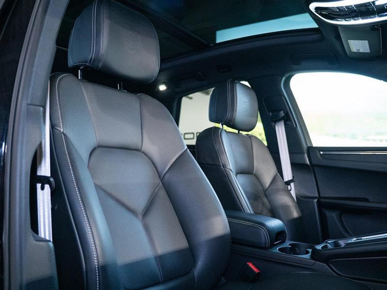 2025 Porsche Macan AWD Photo