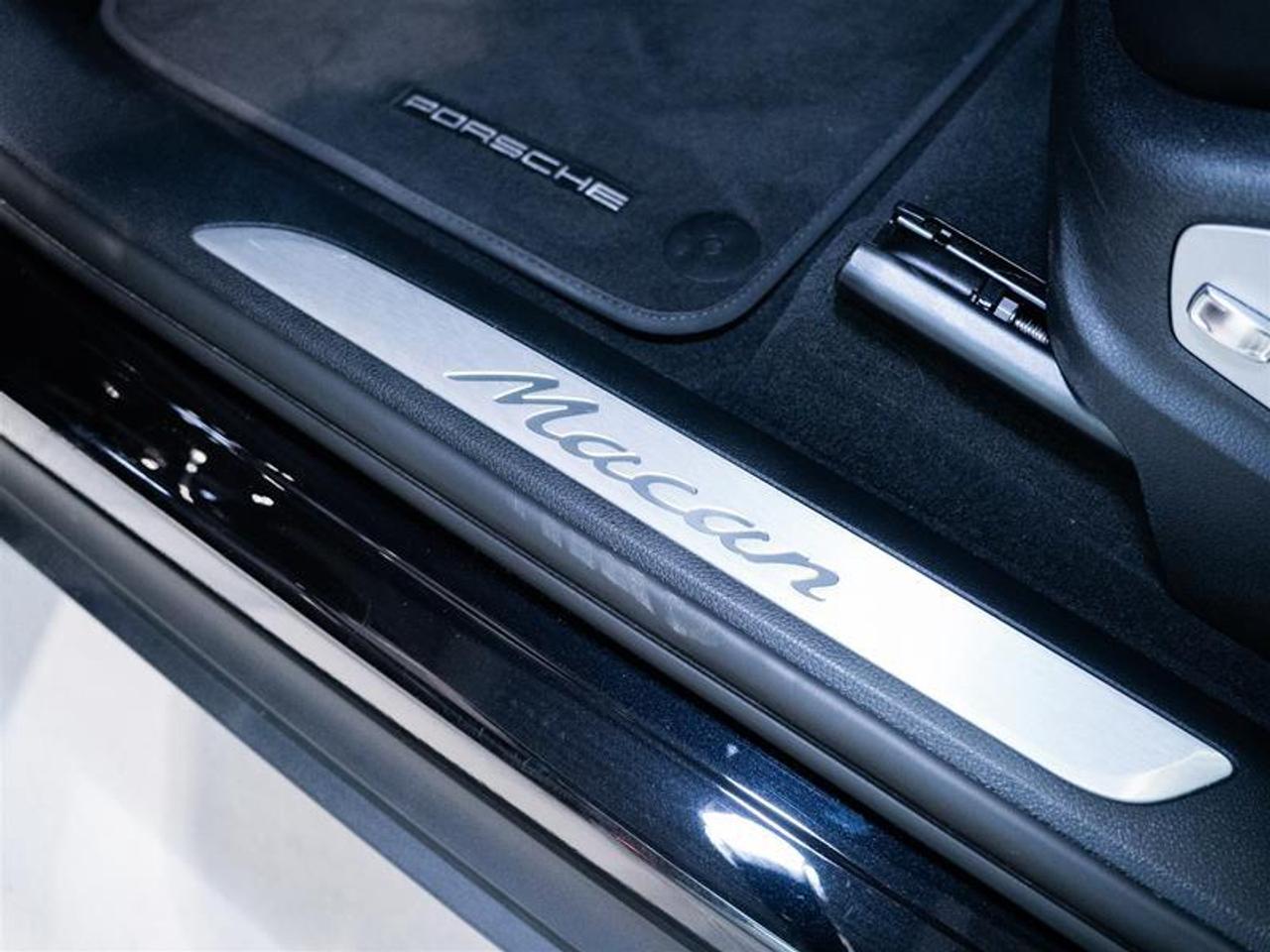 2025 Porsche Macan AWD Photo