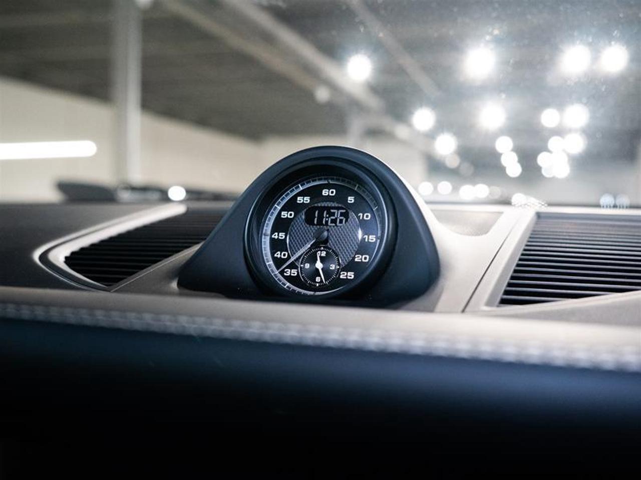 2025 Porsche Macan AWD Photo