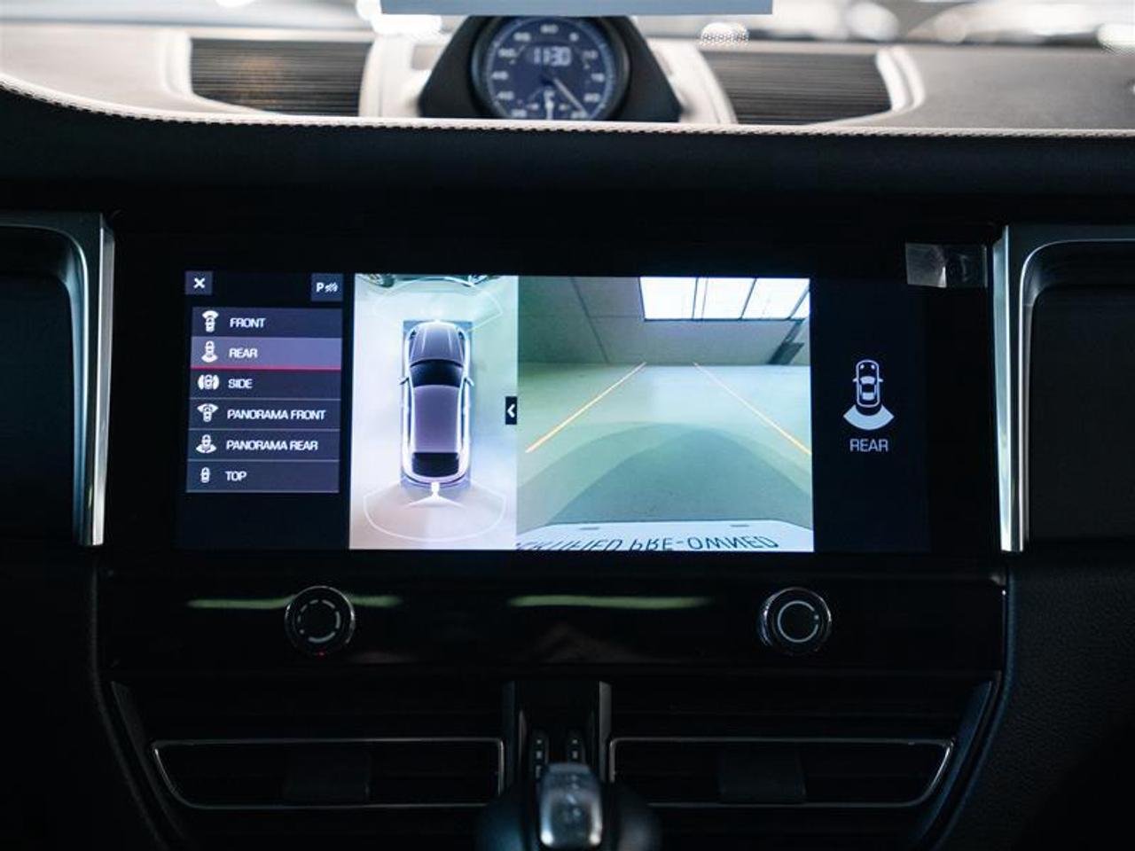 2025 Porsche Macan AWD Photo