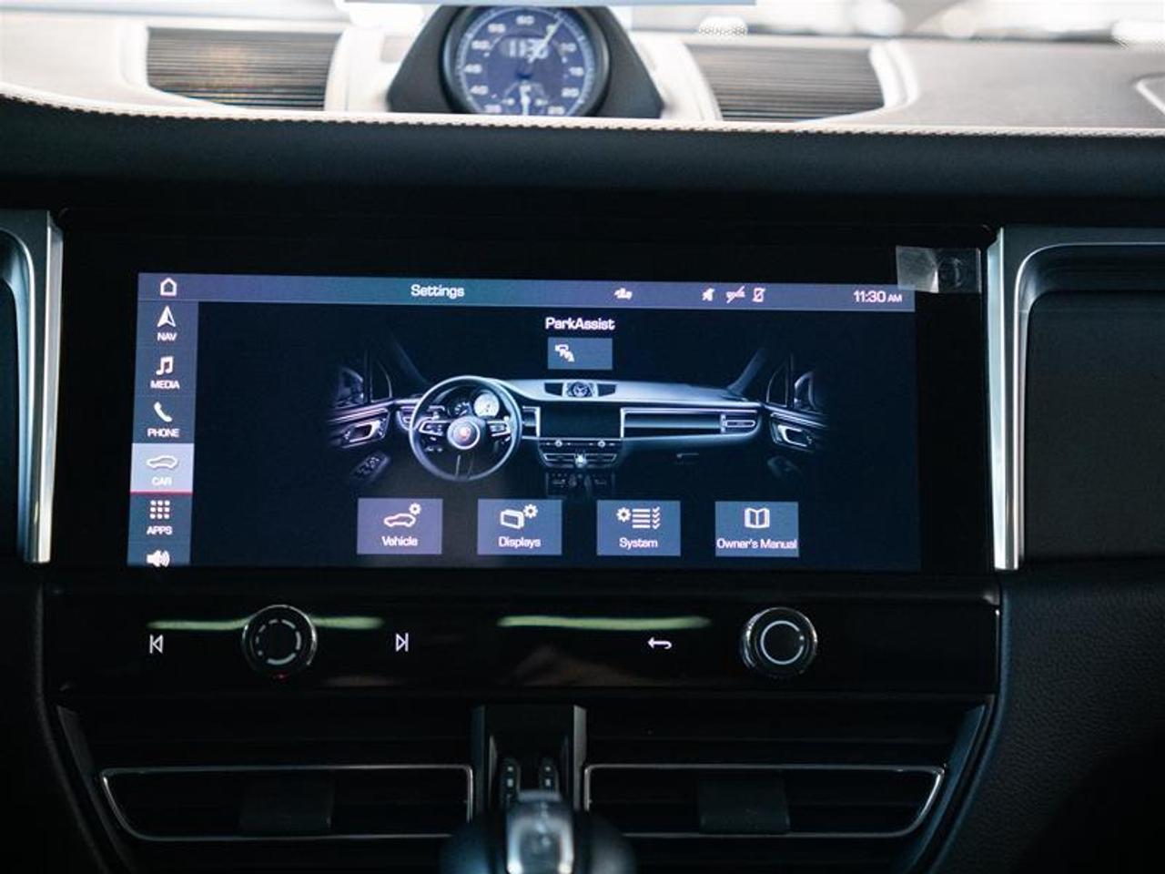 2025 Porsche Macan AWD Photo