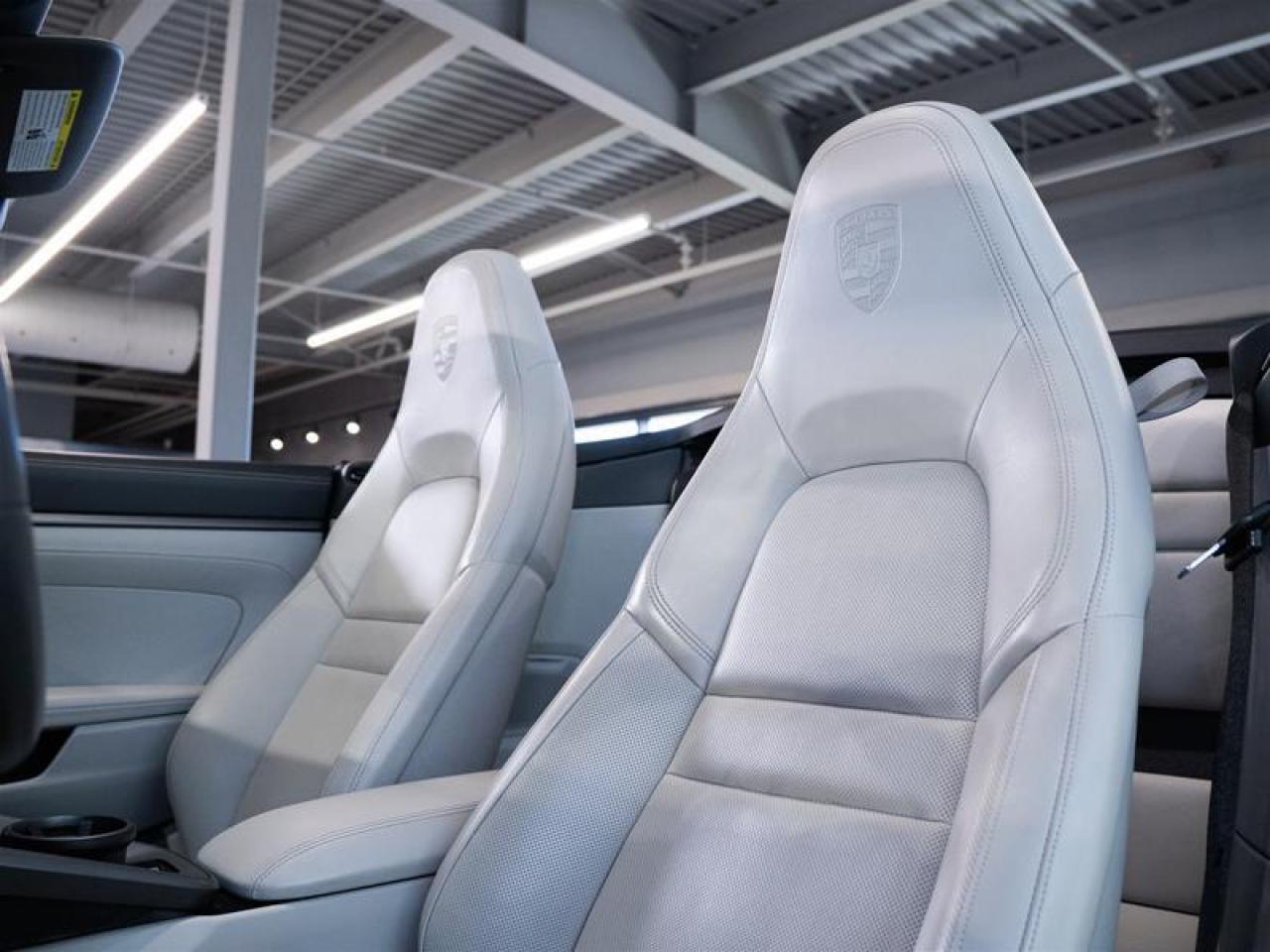 2020 Porsche 911 Carrera Cabriolet (992) Photo