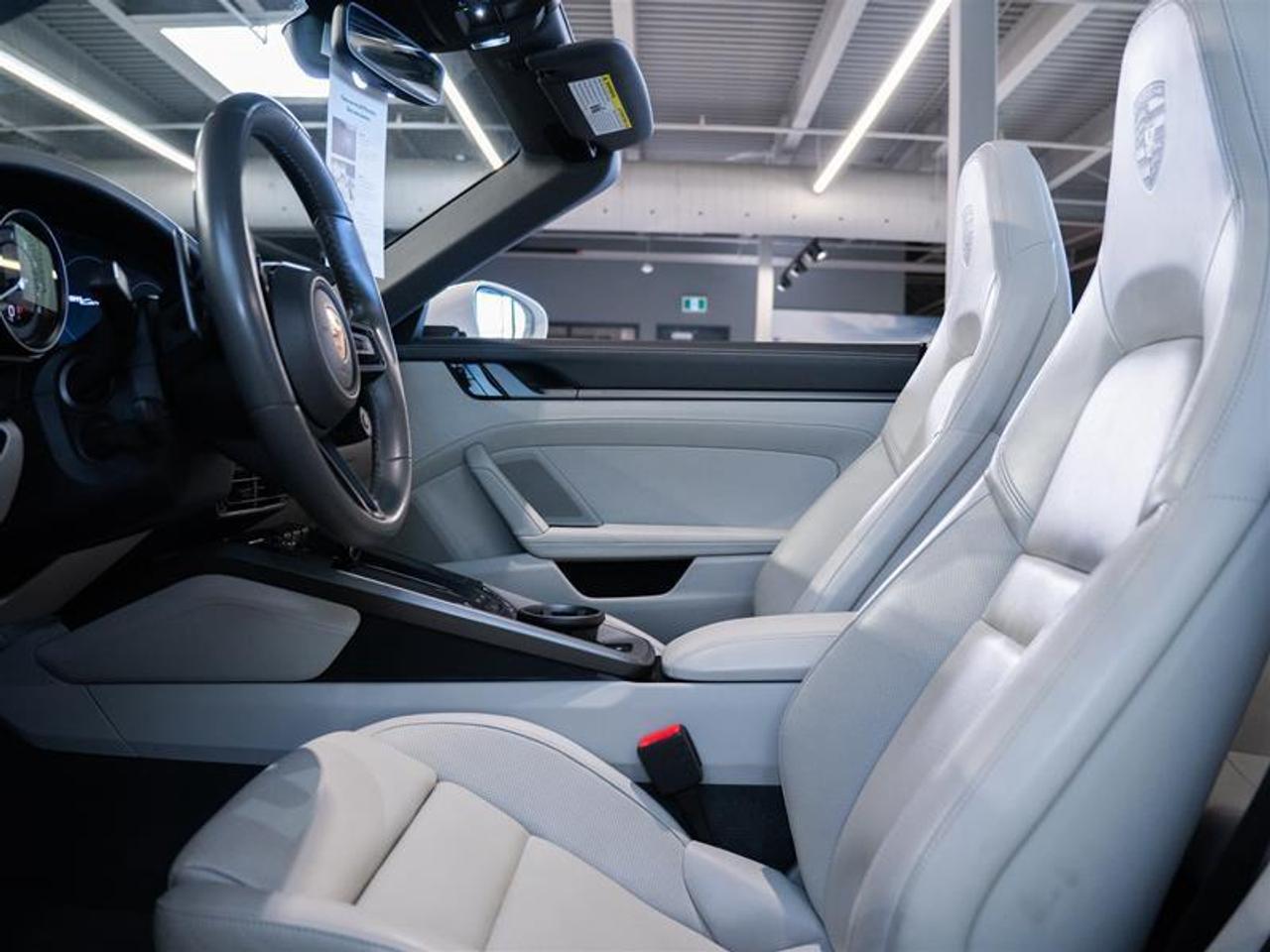 2020 Porsche 911 Carrera Cabriolet (992) Photo