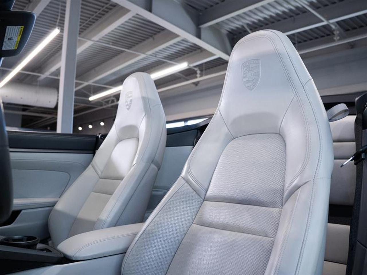 2020 Porsche 911 Carrera Cabriolet (992) Photo