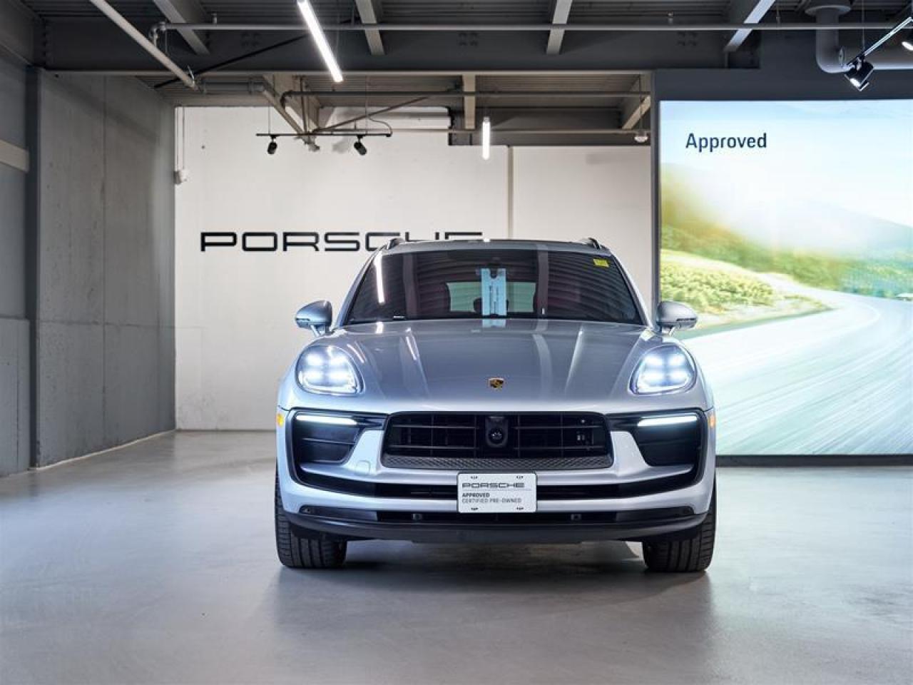 2024 Porsche Macan AWD Photo
