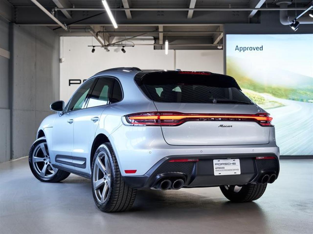 2024 Porsche Macan AWD Photo