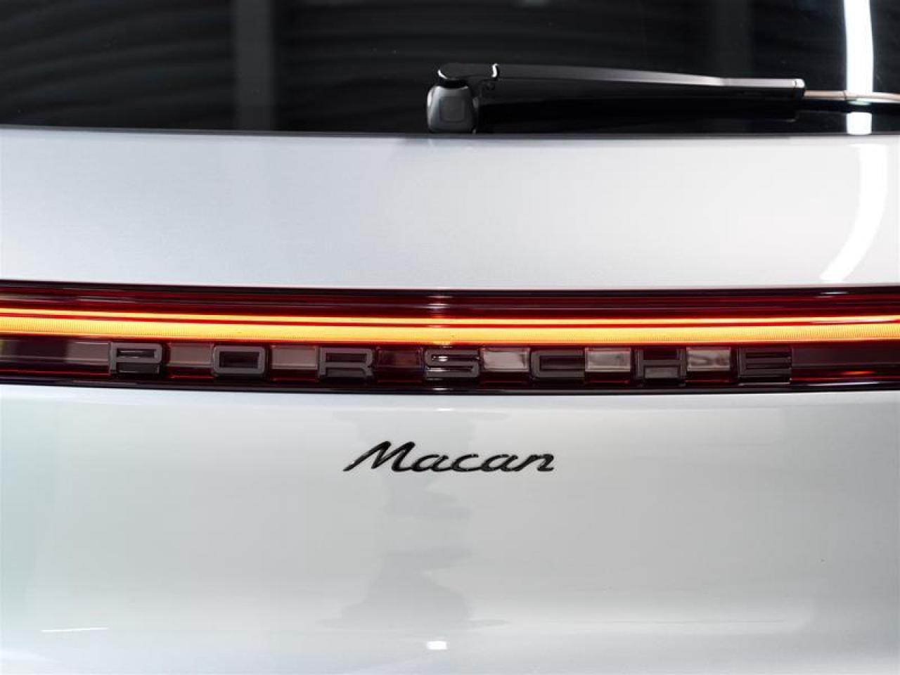 2024 Porsche Macan AWD Photo