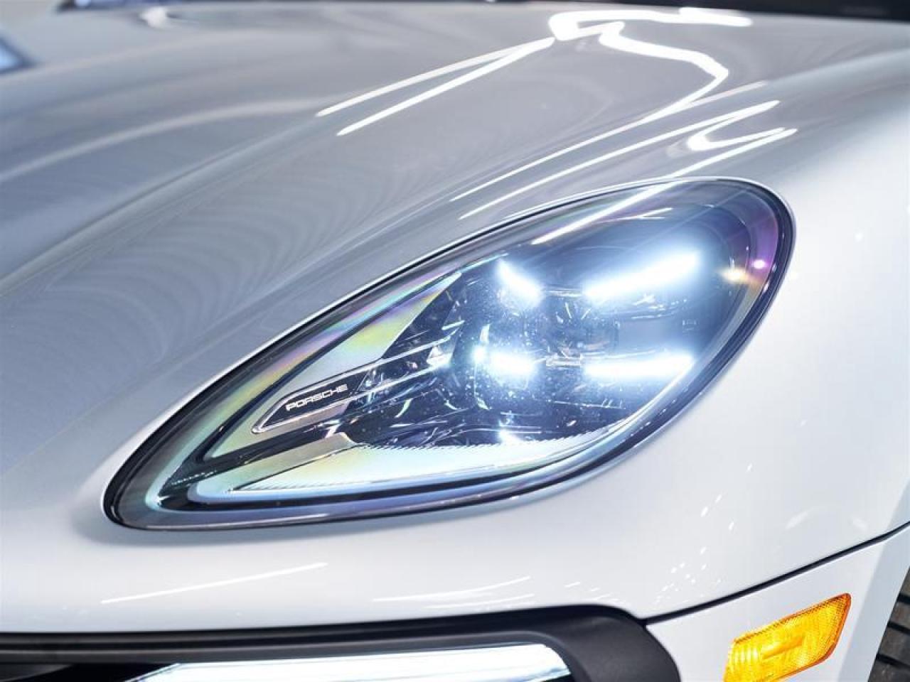 2024 Porsche Macan AWD Photo