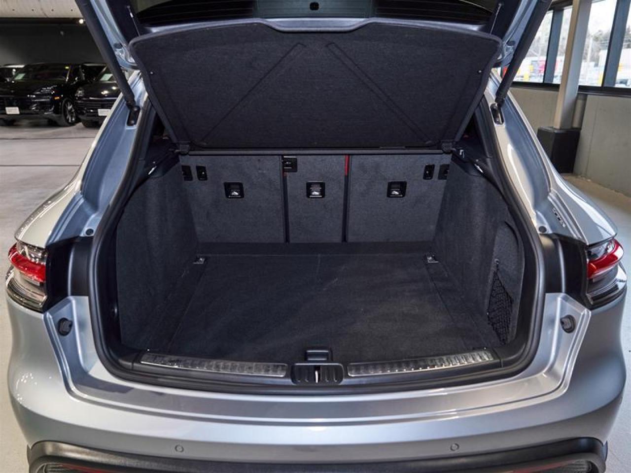 2024 Porsche Macan AWD Photo