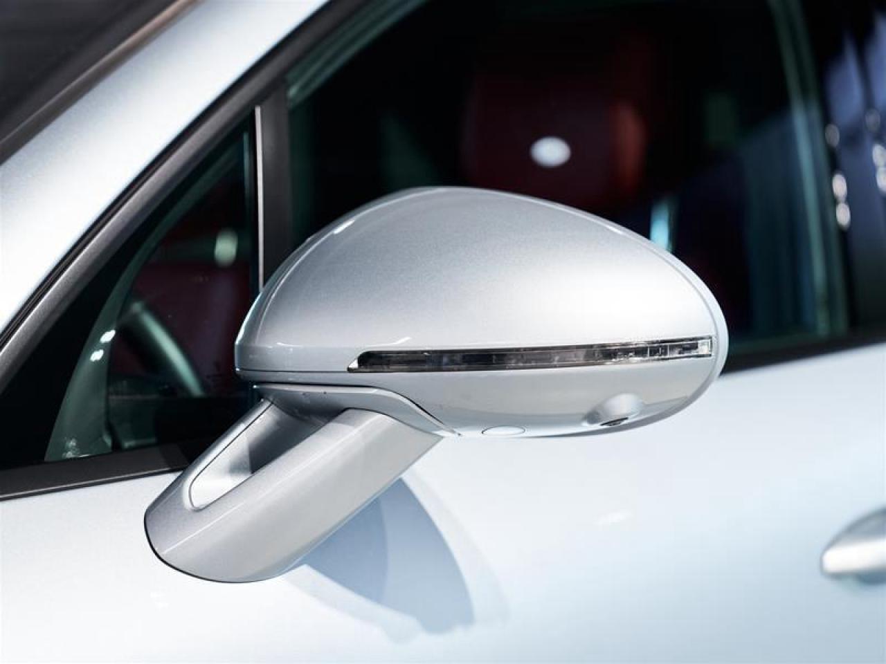 2024 Porsche Macan AWD Photo