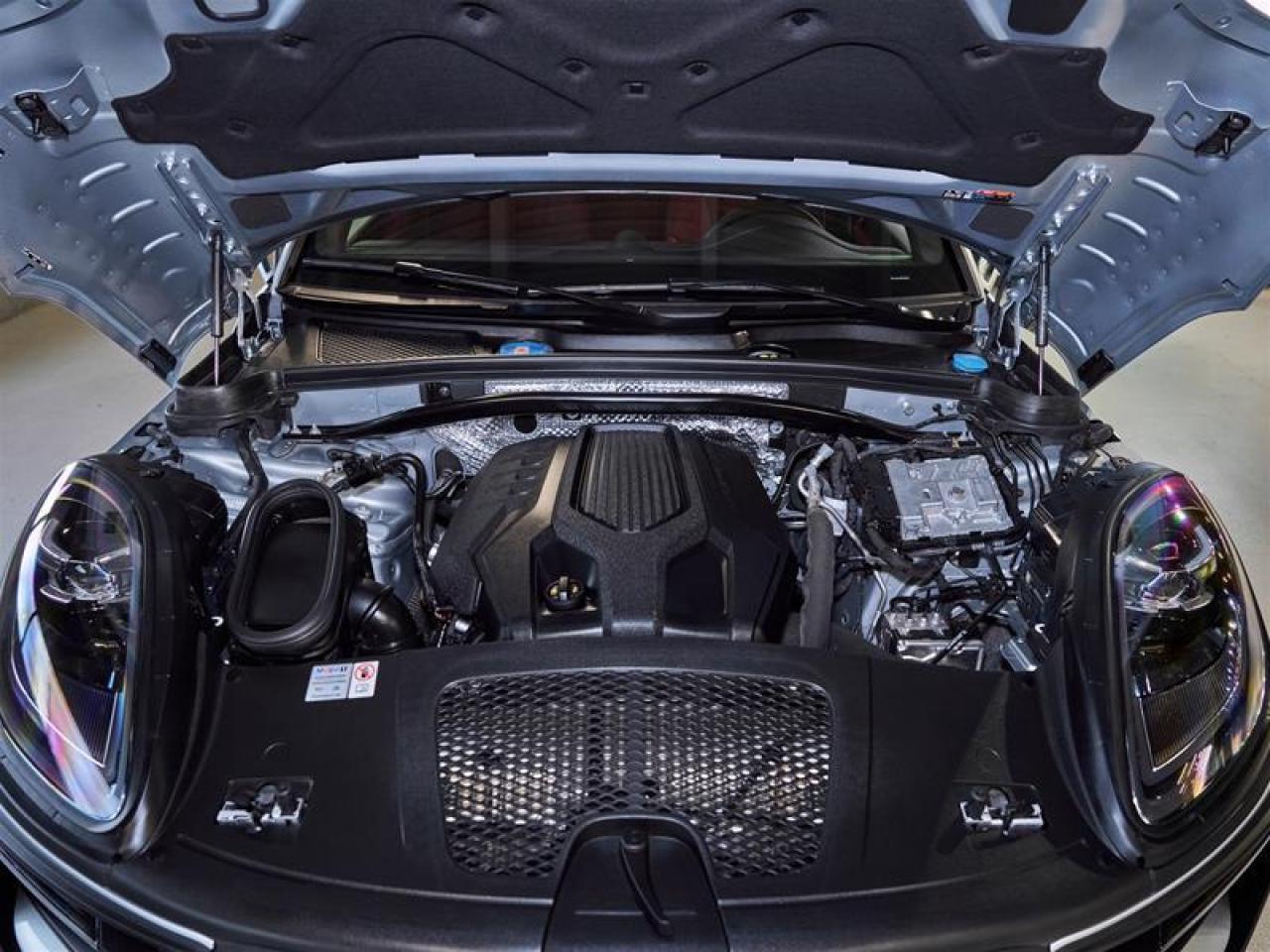 2024 Porsche Macan AWD Photo