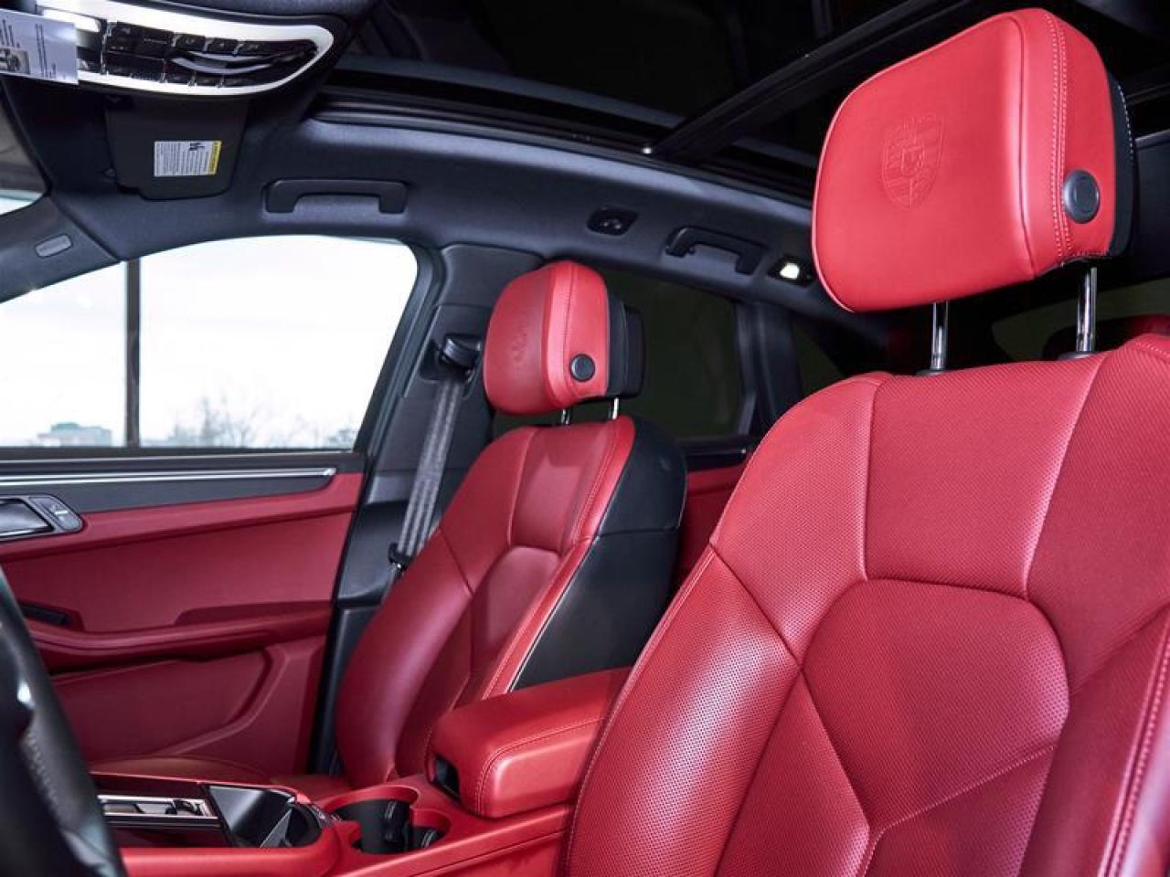 2024 Porsche Macan AWD Photo