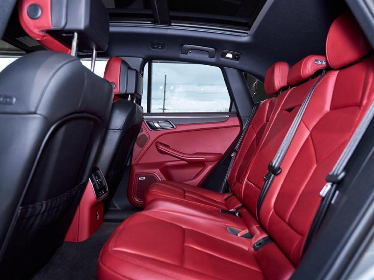 2024 Porsche Macan AWD Photo