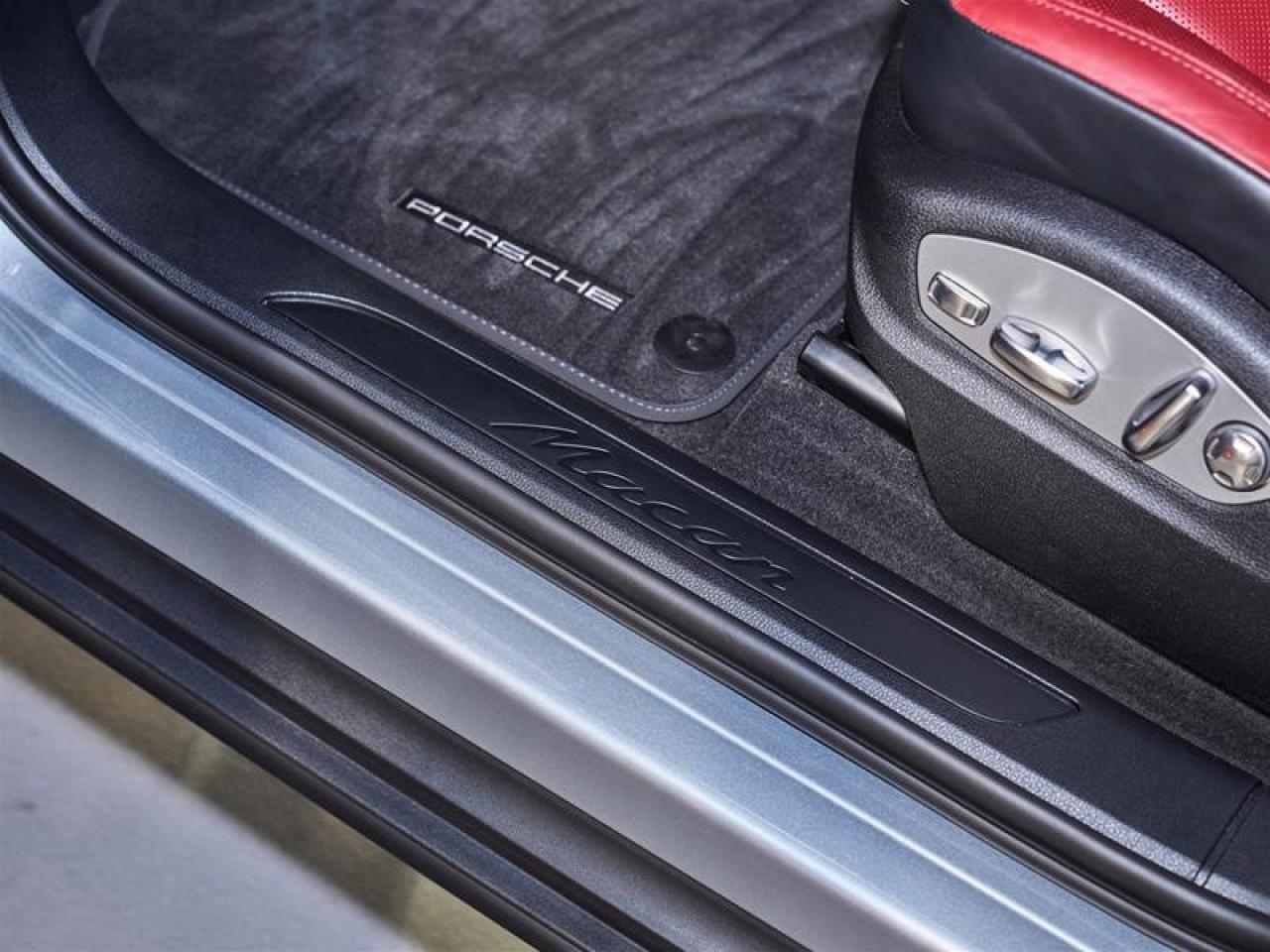 2024 Porsche Macan AWD Photo