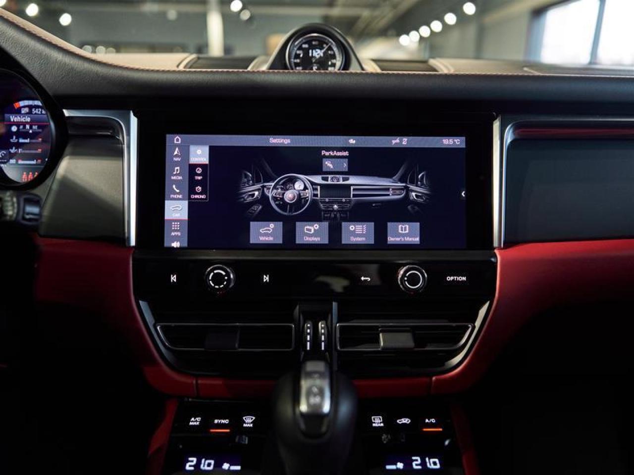 2024 Porsche Macan AWD Photo