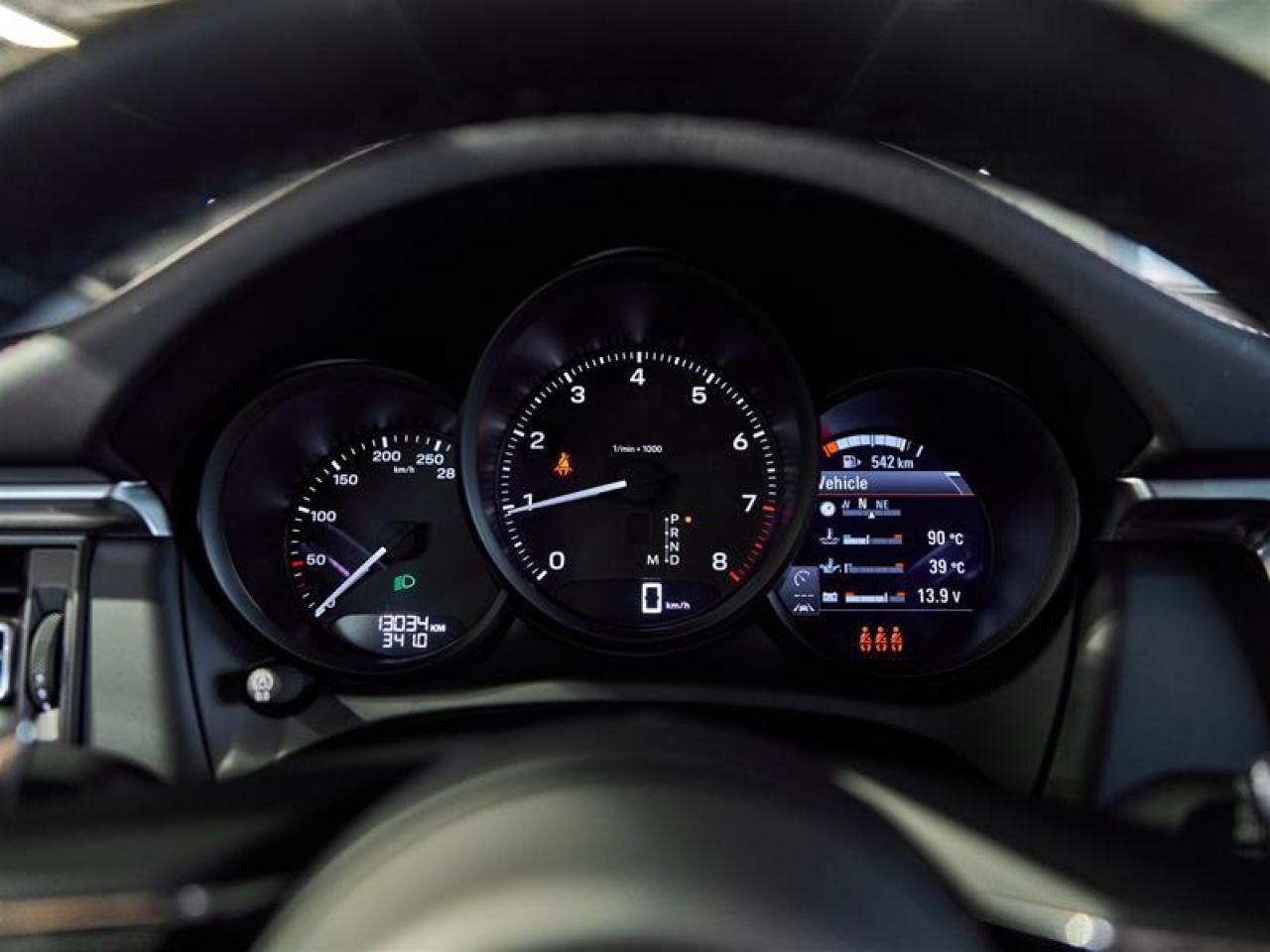 2024 Porsche Macan AWD Photo