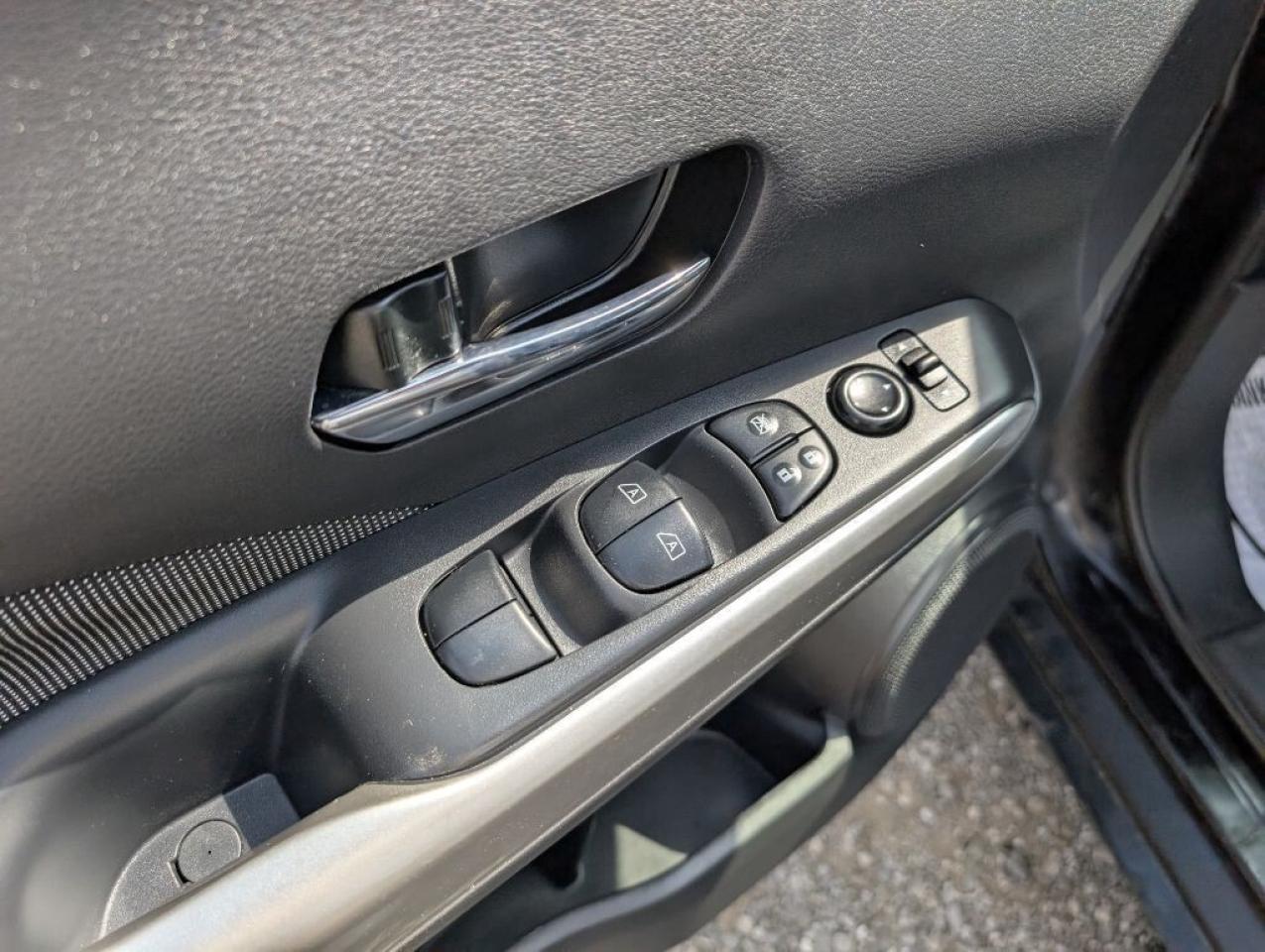 2020 Nissan Kicks SV  CAMERA LANE ASSIST BLIND SPOT  RMT START Photo