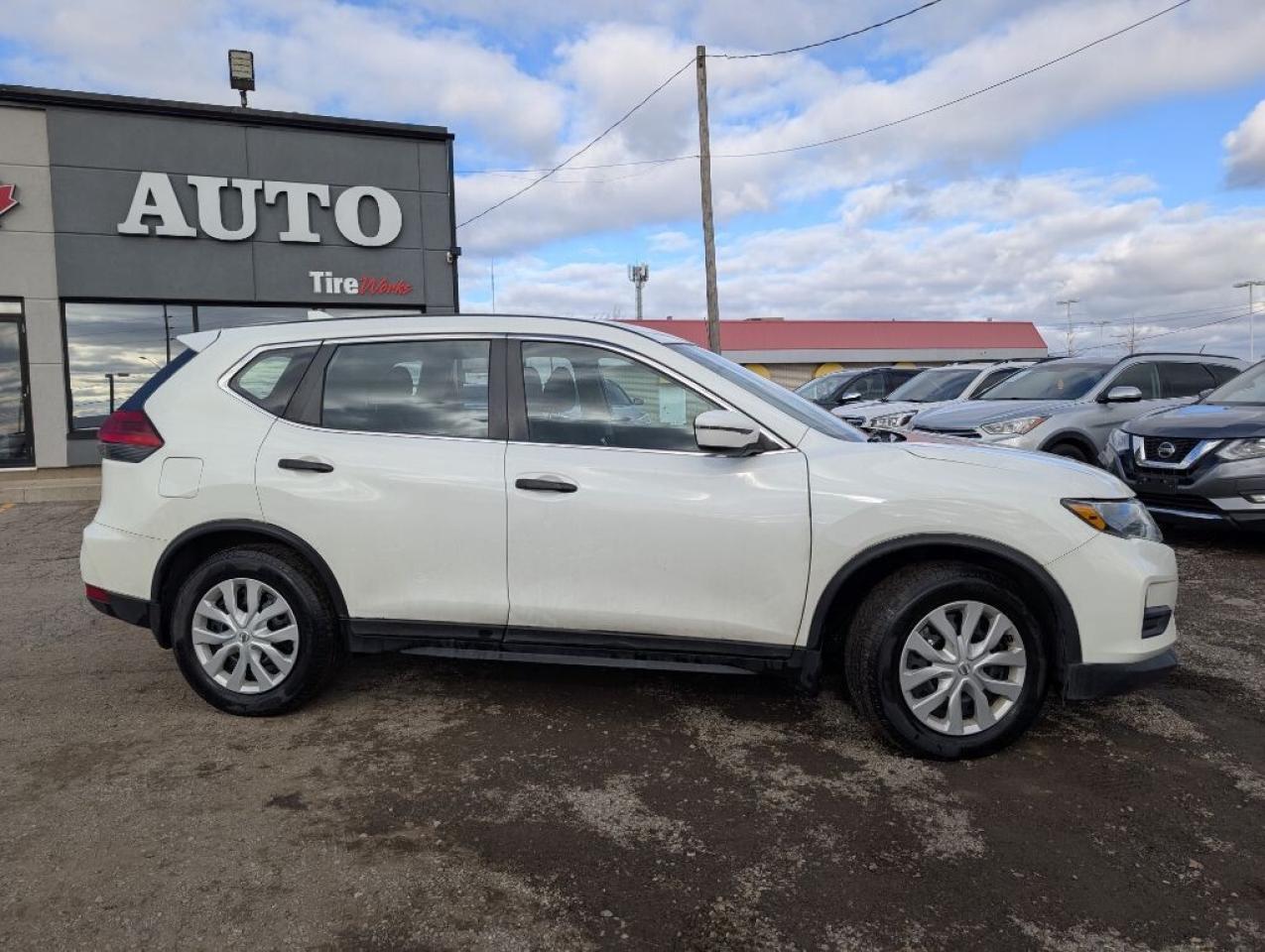 2017 Nissan Rogue CAMERA   HTD SEATS   BLUETOOTH Photo