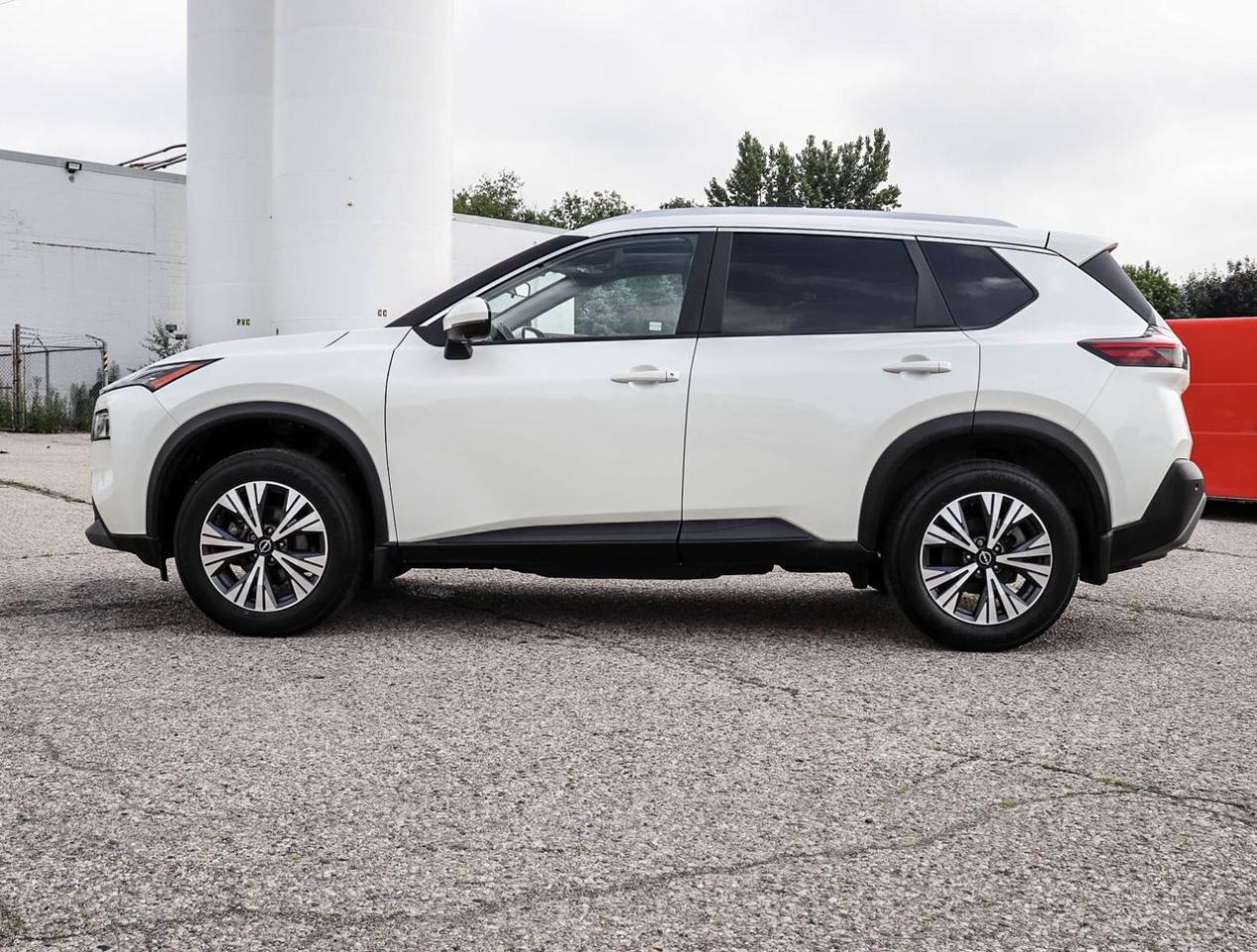 2023 Nissan Rogue SV MOONROOF Photo