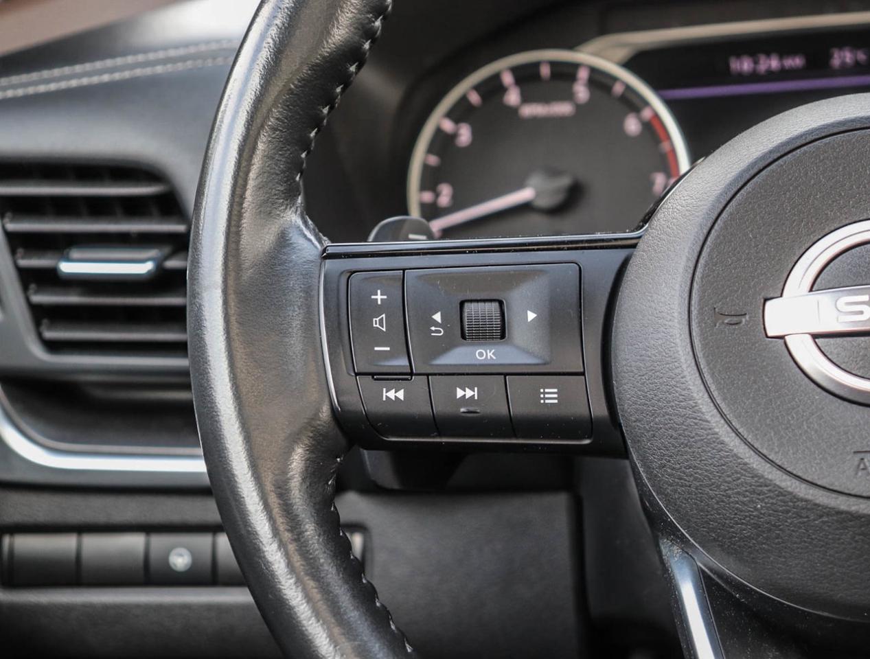 2023 Nissan Rogue SV MOONROOF Photo