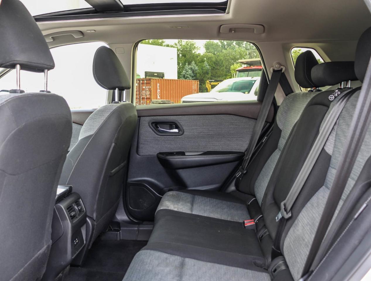 2023 Nissan Rogue SV MOONROOF Photo