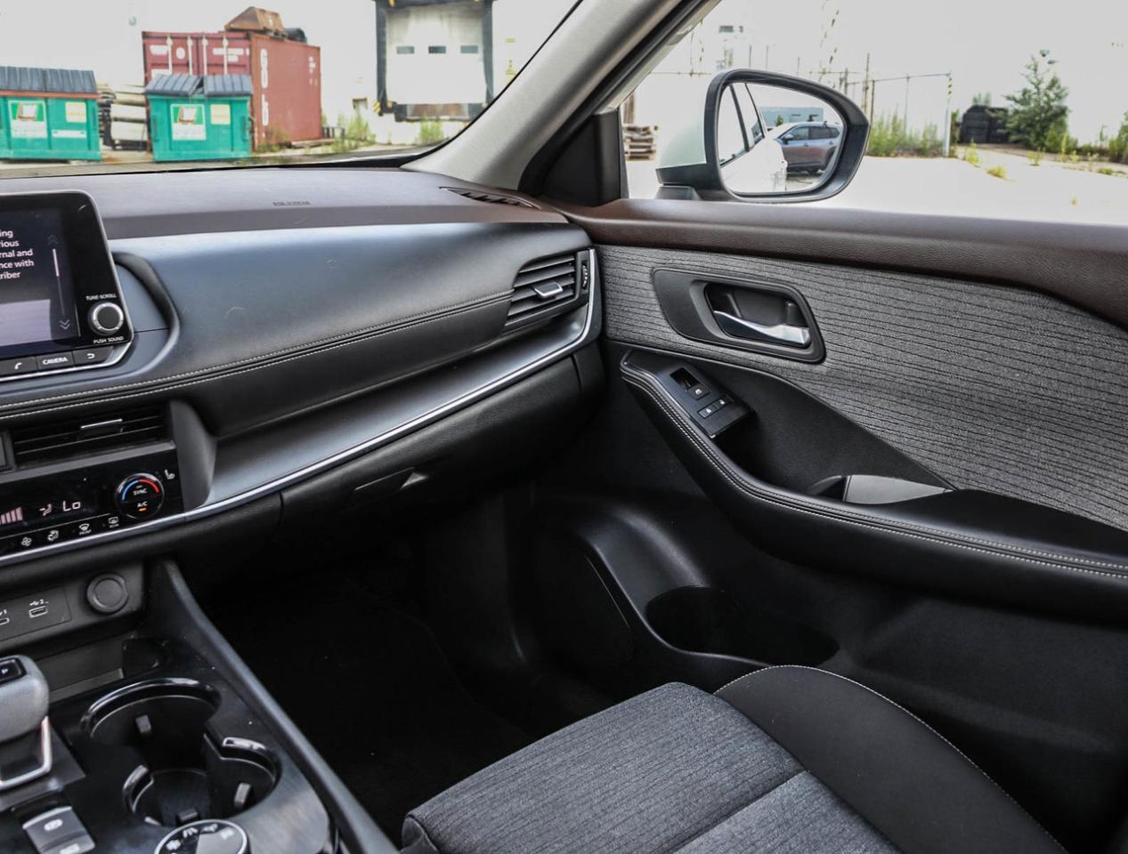 2023 Nissan Rogue SV MOONROOF Photo