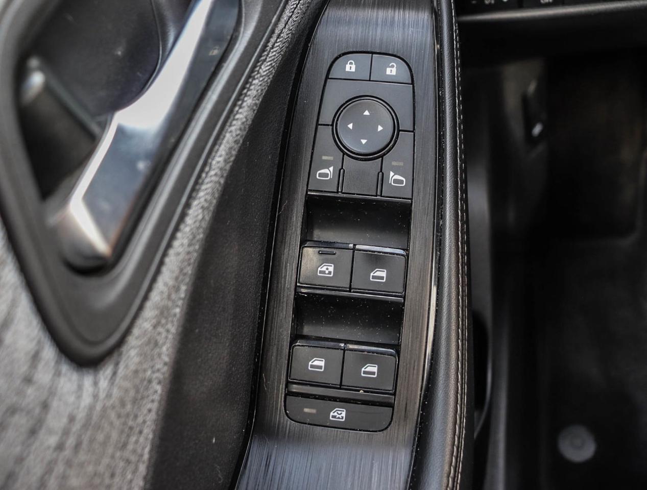 2023 Nissan Rogue SV MOONROOF Photo