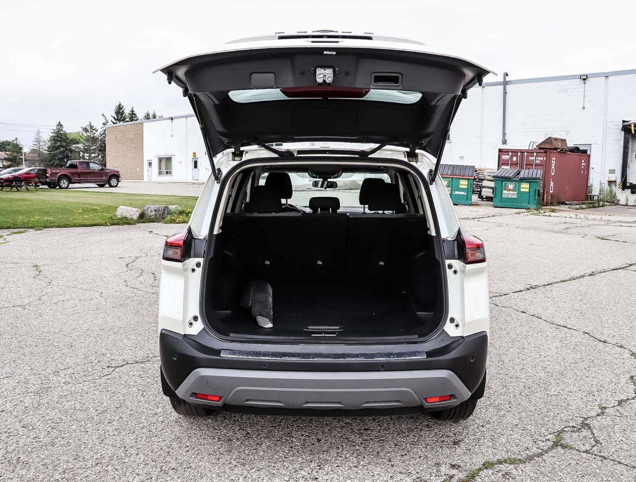 2023 Nissan Rogue SV MOONROOF Photo