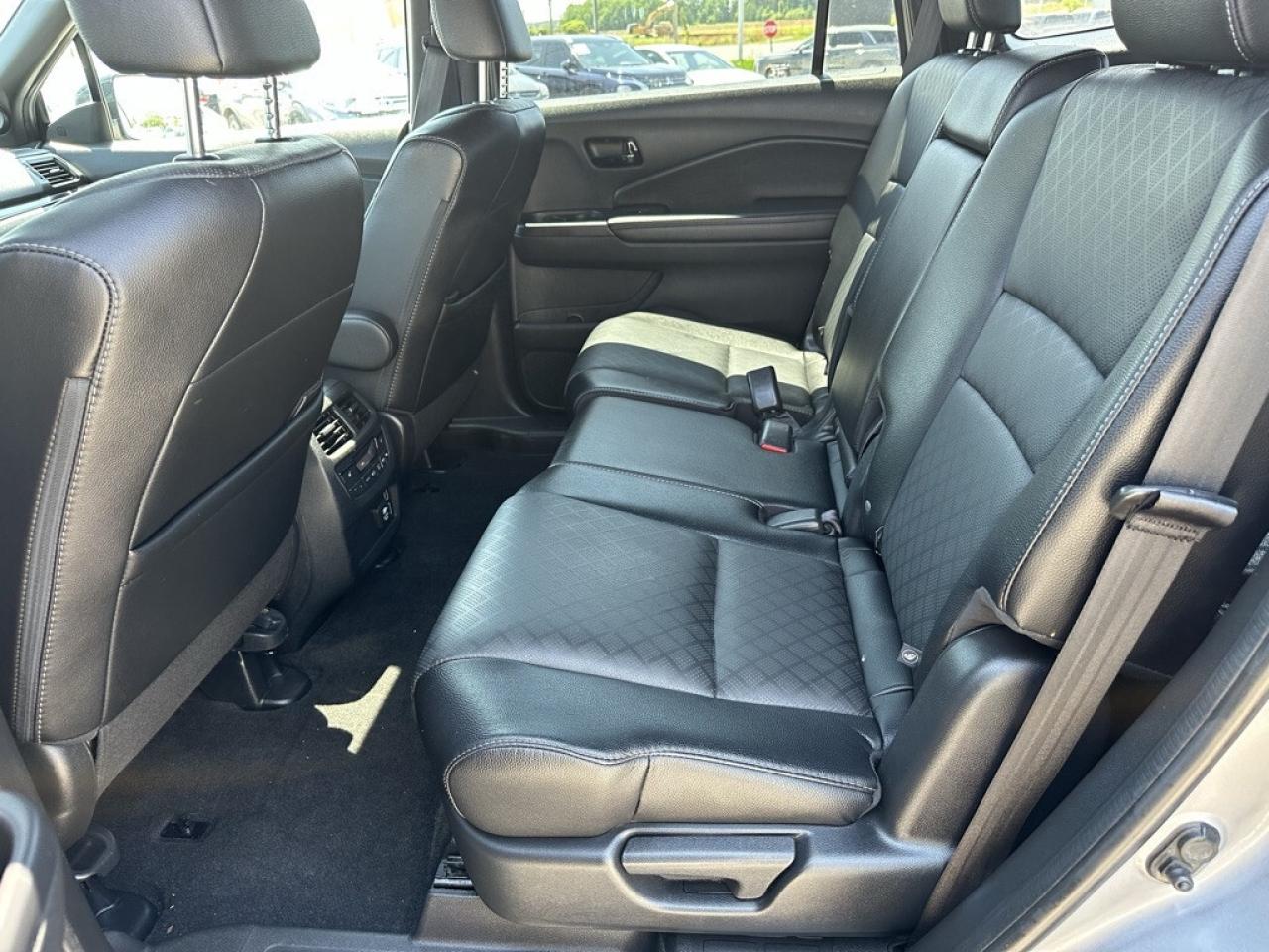 2022 Honda Passport Touring AWD   NAVI   LEATHER  SUNROOF   CAMERA Photo