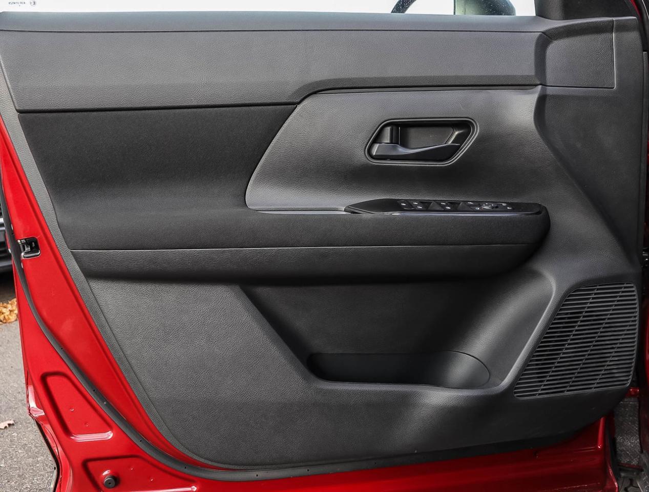 2025 Nissan Kicks S AWD !!! NO ACCIDENTS !!! ONE OWNER !!! LOW KM !! Photo