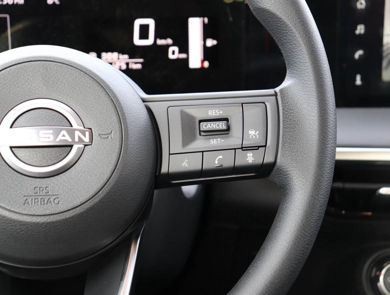 2025 Nissan Kicks S AWD !!! NO ACCIDENTS !!! ONE OWNER !!! LOW KM !! Photo