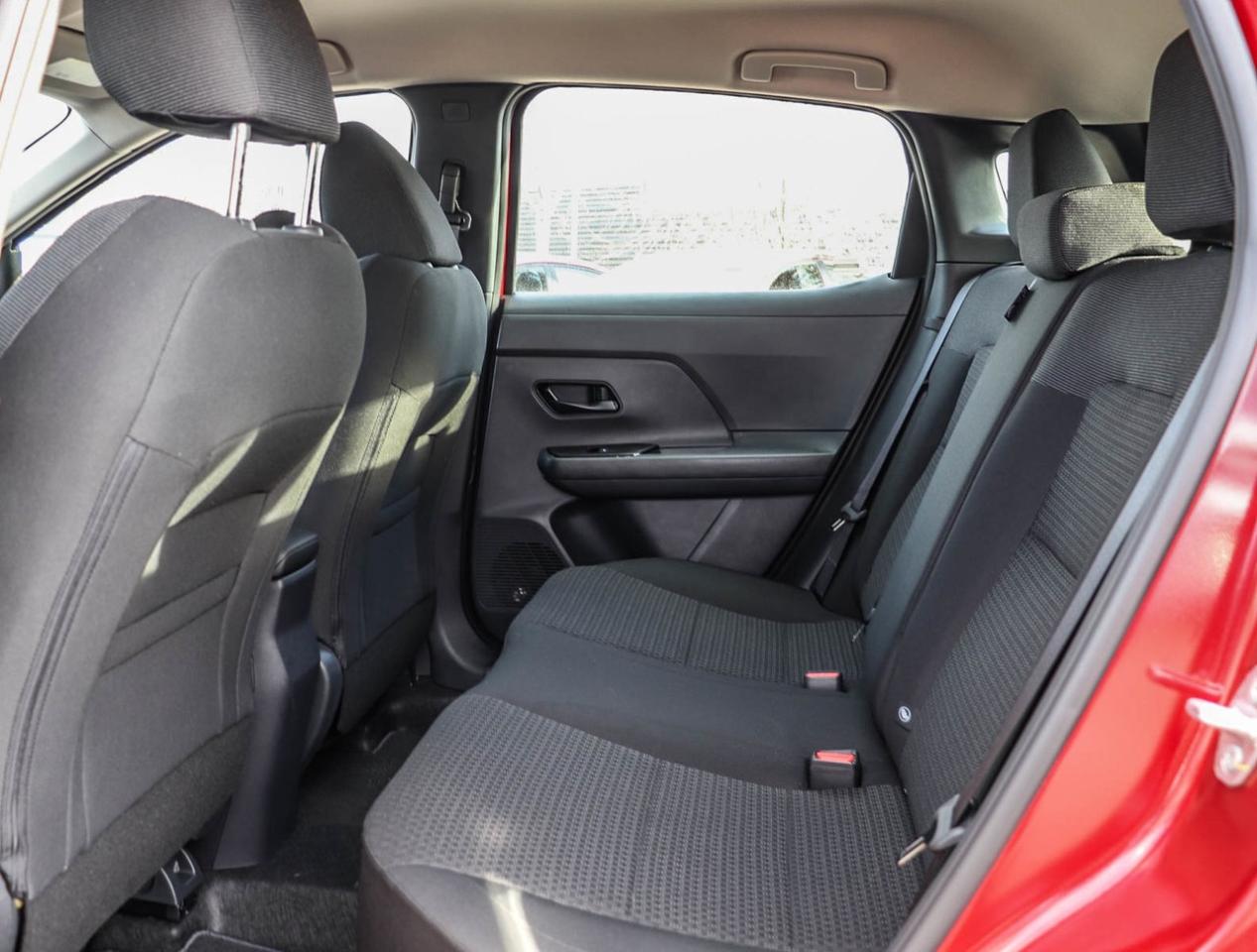 2025 Nissan Kicks S AWD !!! NO ACCIDENTS !!! ONE OWNER !!! LOW KM !! Photo