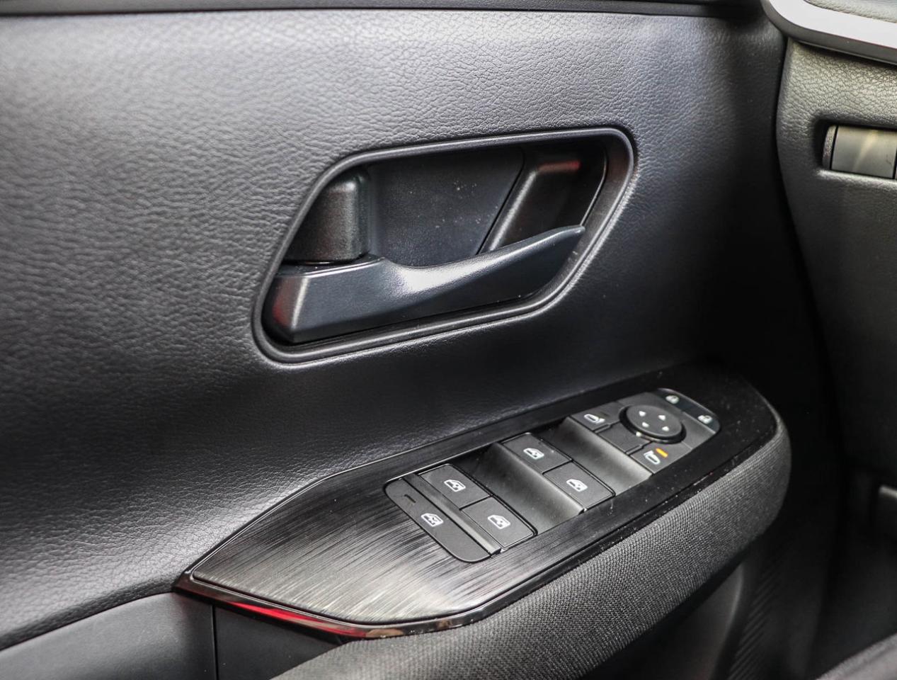 2025 Nissan Kicks S Photo