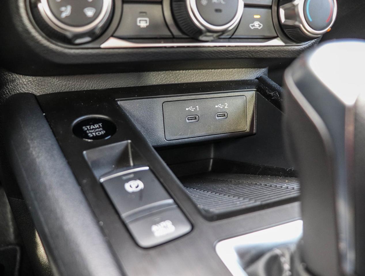 2025 Nissan Kicks S Photo