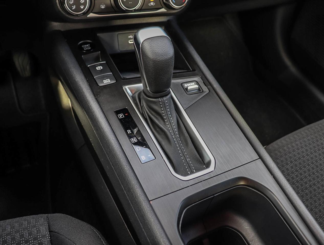 2025 Nissan Kicks S AWD !!! NO ACCIDENTS !!! ONE OWNER !!! LOW KM !! Photo