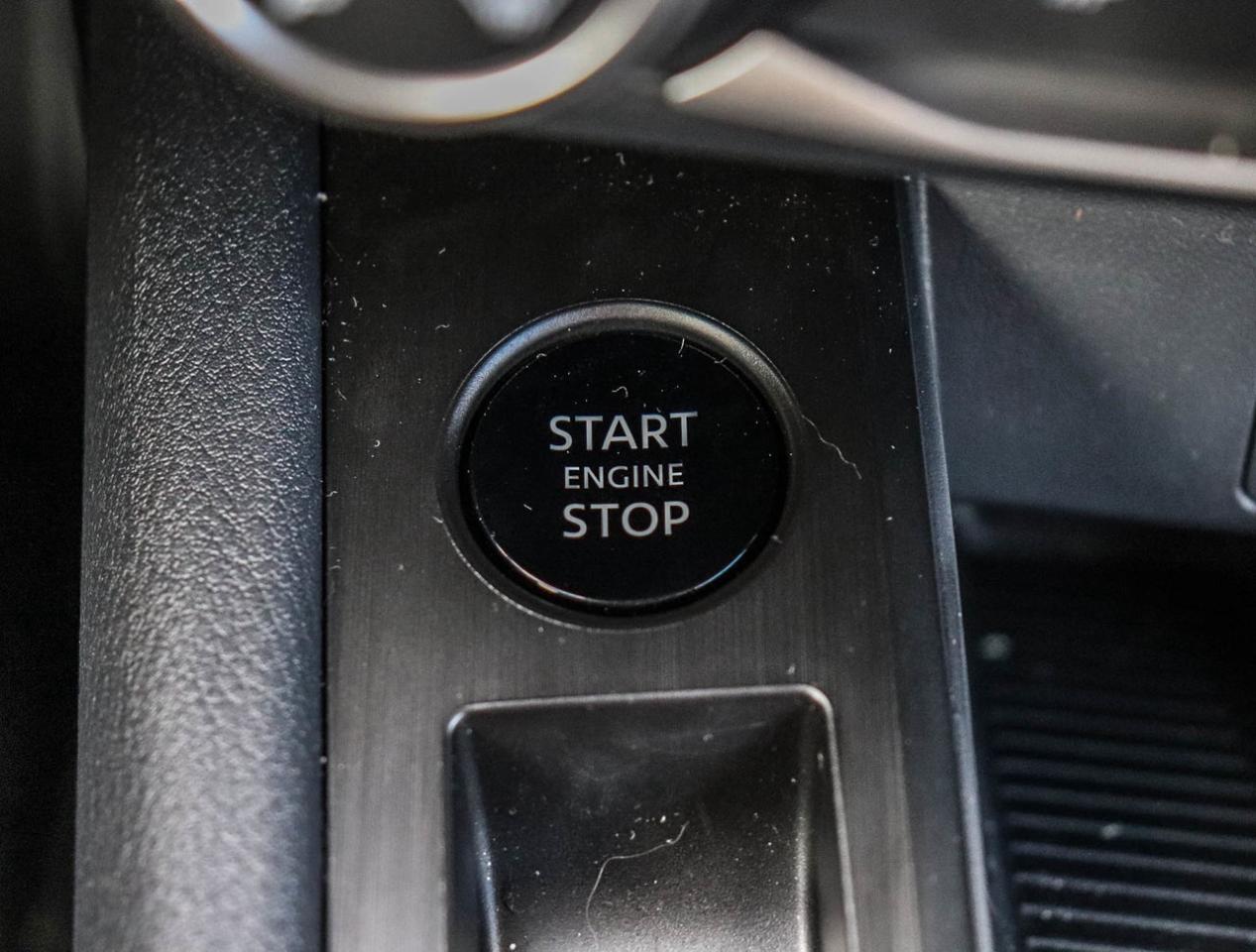 2025 Nissan Kicks S Photo