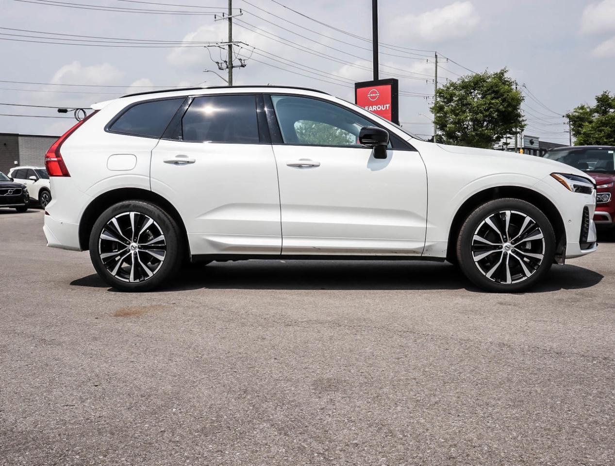 2024 Volvo XC60 B5 AWD Plus Dark Theme !!! NO ACCIDENTS !!! 360 CA Photo