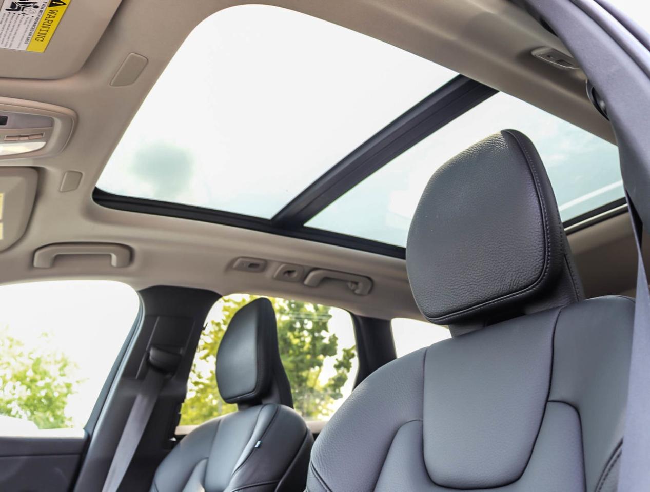 2024 Volvo XC60 B5 AWD Plus Dark Theme !!! NO ACCIDENTS !!! 360 CA Photo