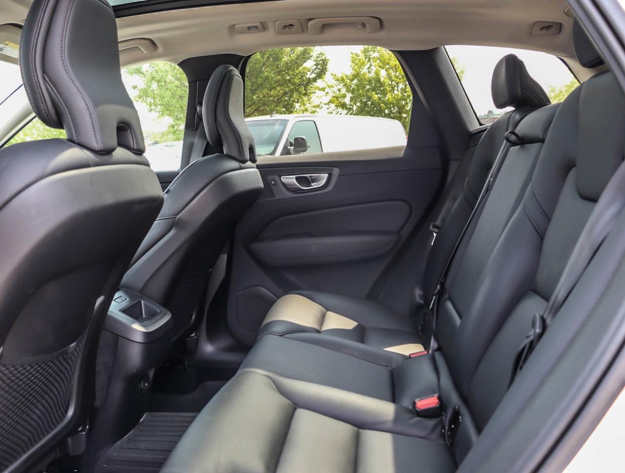 2024 Volvo XC60 B5 AWD Plus Dark Theme !!! NO ACCIDENTS !!! 360 CA Photo