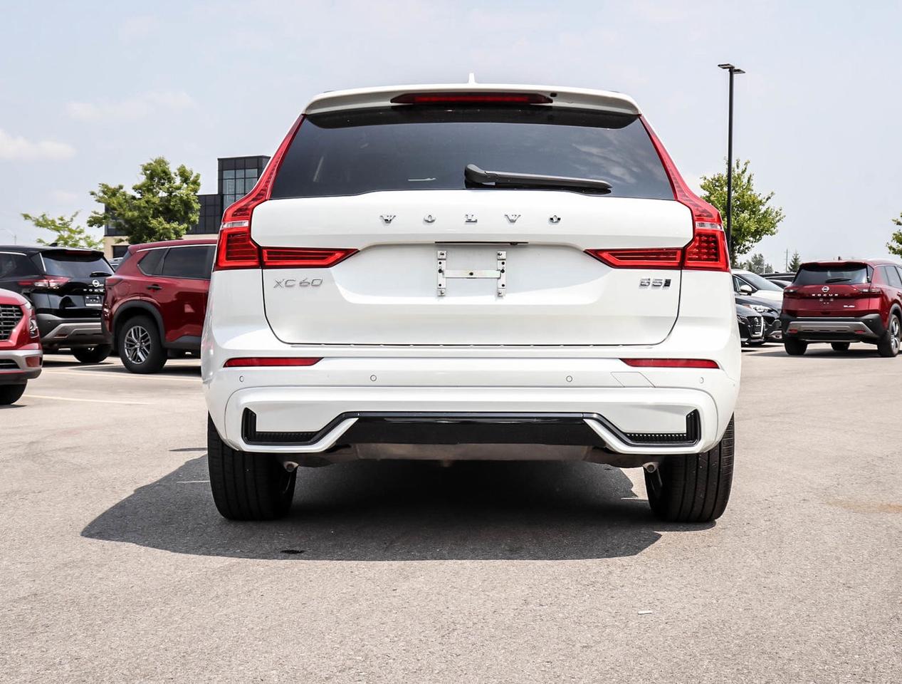 2024 Volvo XC60 B5 AWD Plus Dark Theme !!! NO ACCIDENTS !!! 360 CA Photo3