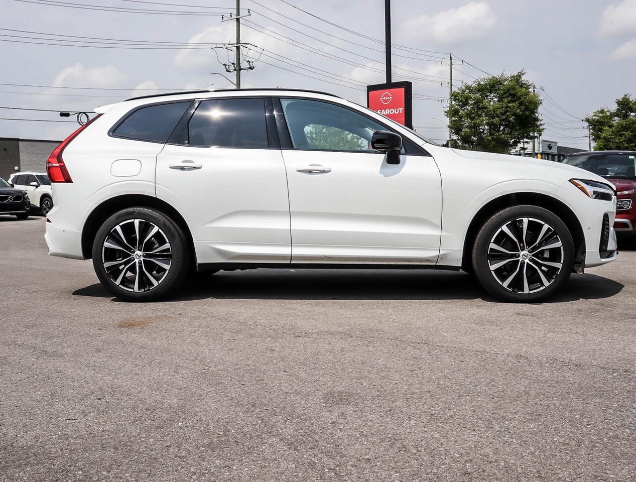 2024 Volvo XC60 B5 AWD Plus Dark Theme !!! NO ACCIDENTS !!! 360 CA Photo
