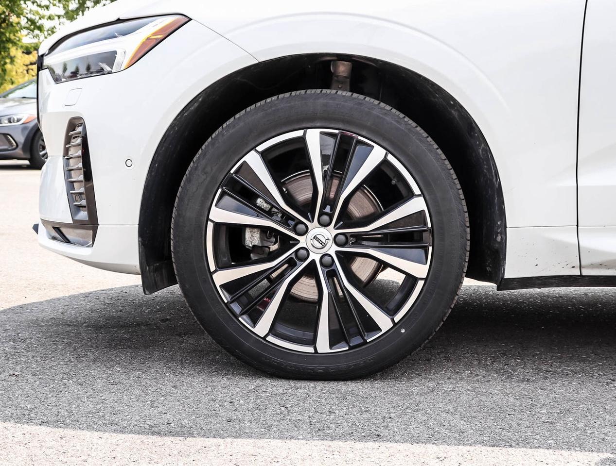 2024 Volvo XC60 B5 AWD Plus Dark Theme !!! NO ACCIDENTS !!! 360 CA Photo