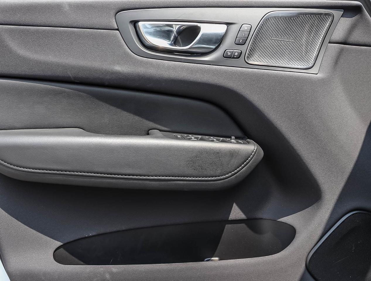 2024 Volvo XC60 B5 AWD Plus Dark Theme !!! NO ACCIDENTS !!! 360 CA Photo