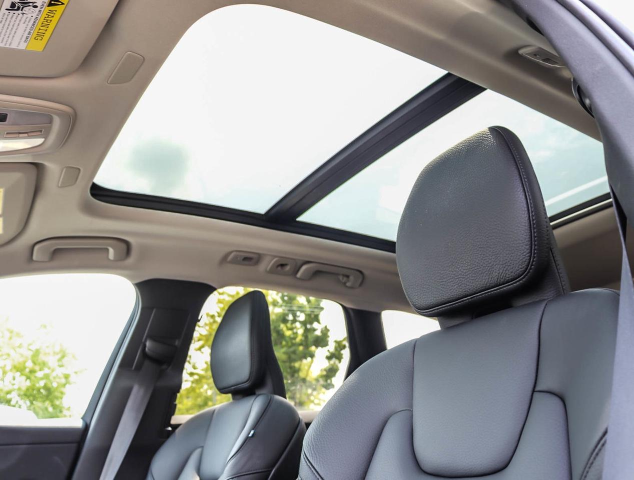 2024 Volvo XC60 B5 AWD Plus Dark Theme !!! NO ACCIDENTS !!! 360 CA Photo