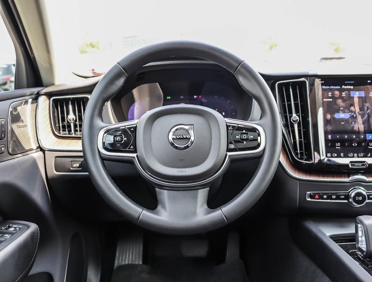 2024 Volvo XC60 B5 AWD Plus Dark Theme !!! NO ACCIDENTS !!! 360 CA Photo