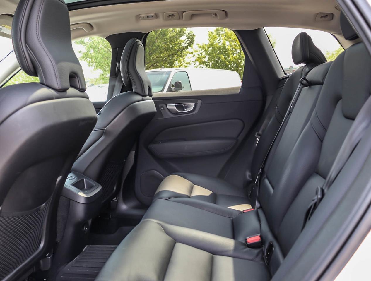 2024 Volvo XC60 B5 AWD Plus Dark Theme !!! NO ACCIDENTS !!! 360 CA Photo