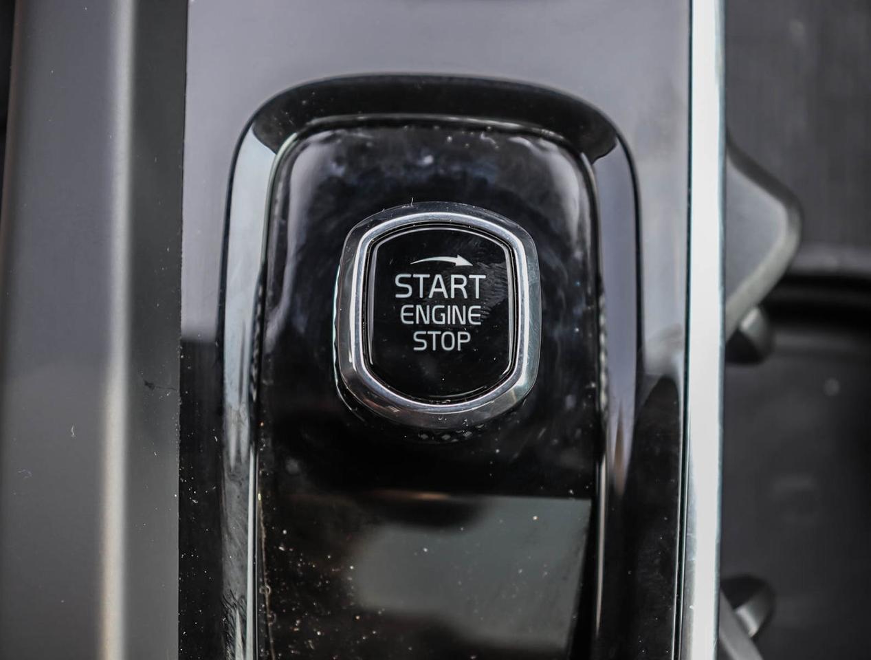 2024 Volvo XC60 B5 AWD Plus Dark Theme !!! NO ACCIDENTS !!! 360 CA Photo